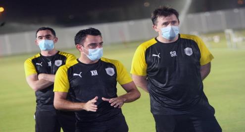 تشافي يتعافى مع فيروس كورونا ويقود تدريبات فريقه